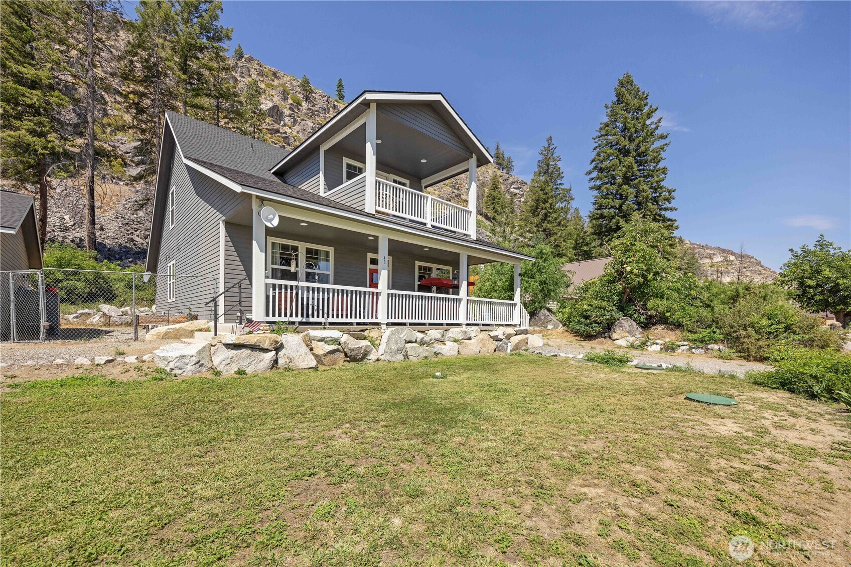 48 Golf Course Drive Pateros, WA 98846 - Photo 33 of 37 a front view of a house with a garden