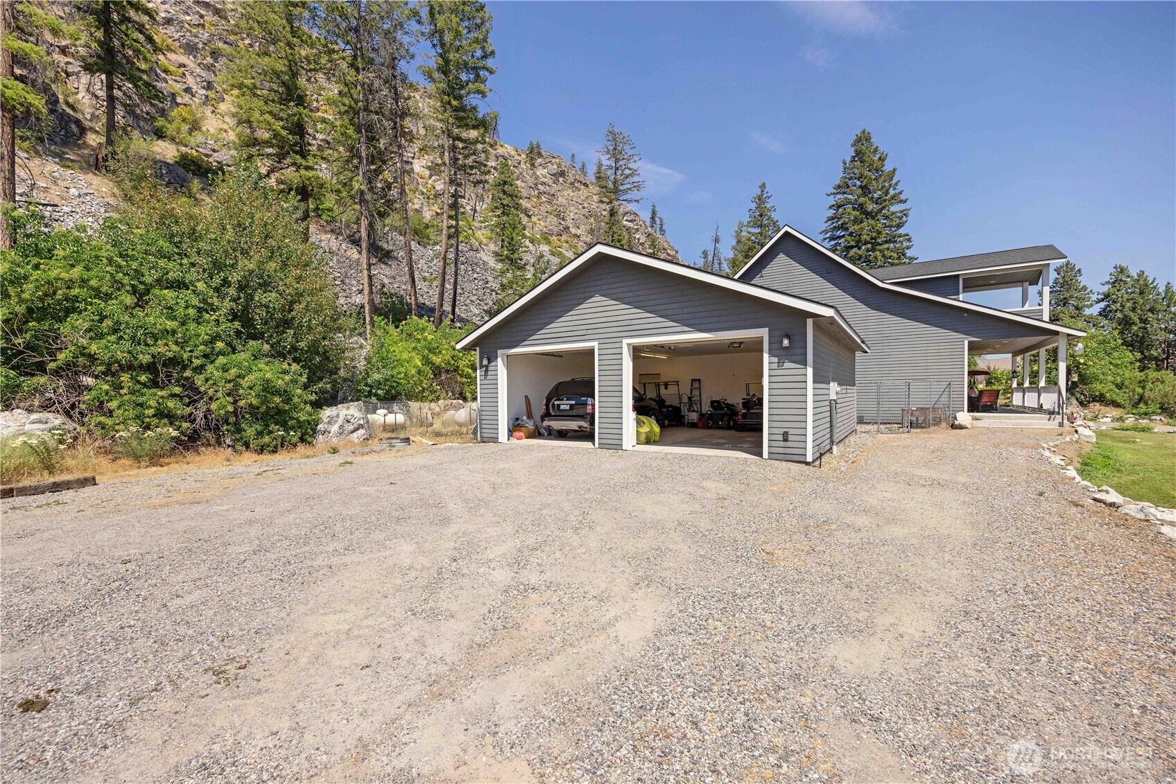 48 Golf Course Drive Pateros, WA 98846 - Photo 36 of 37 front view of a house with a yard