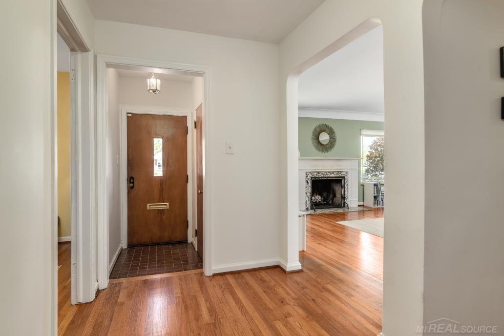 1177 Cadieux Road Grosse Pointe Park, MI 48230 - Photo 5 of 36
