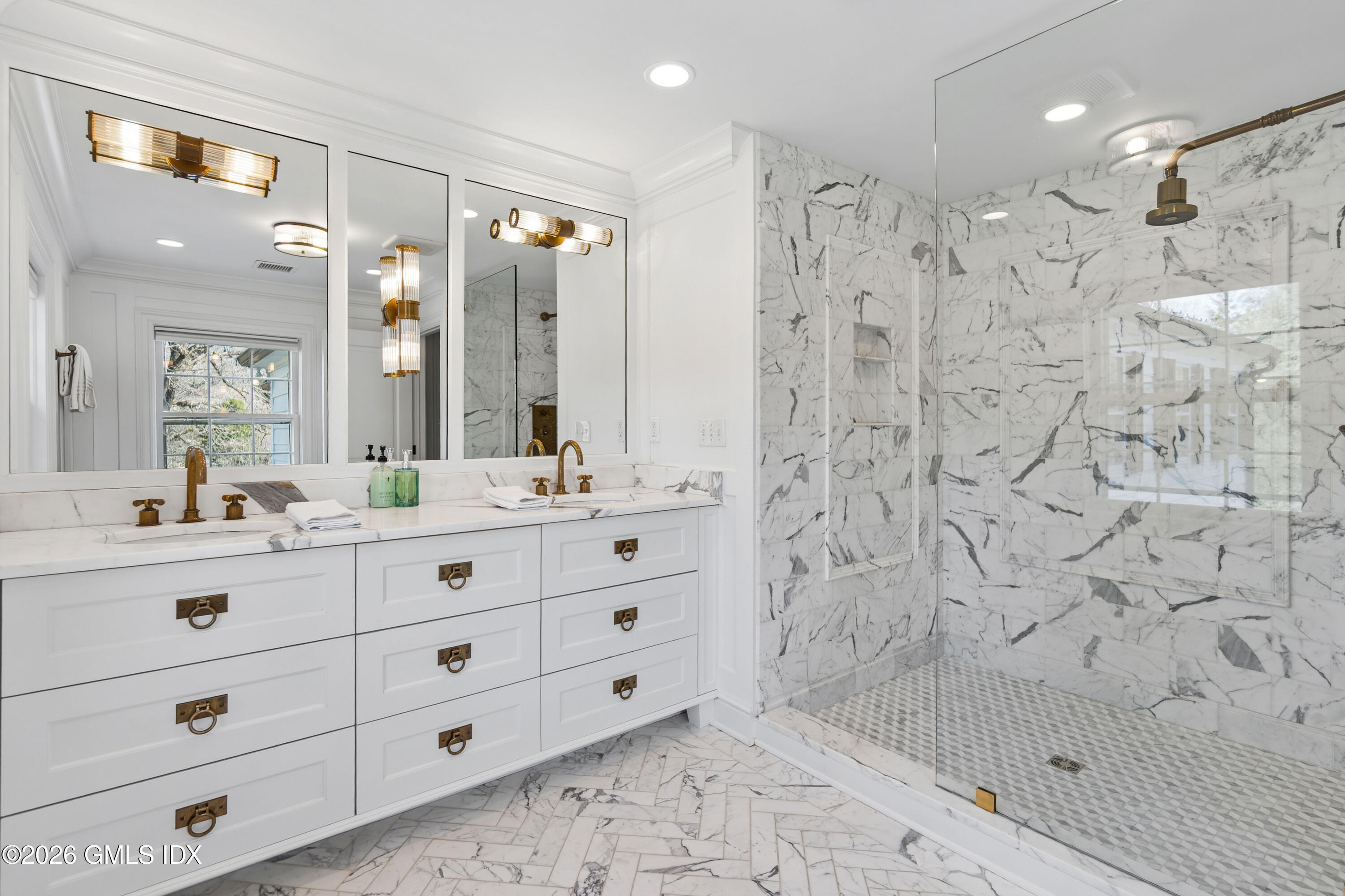 3 Konittekock Road Greenwich, CT 06831 - Photo 15 of 22 PRIMARY BATH