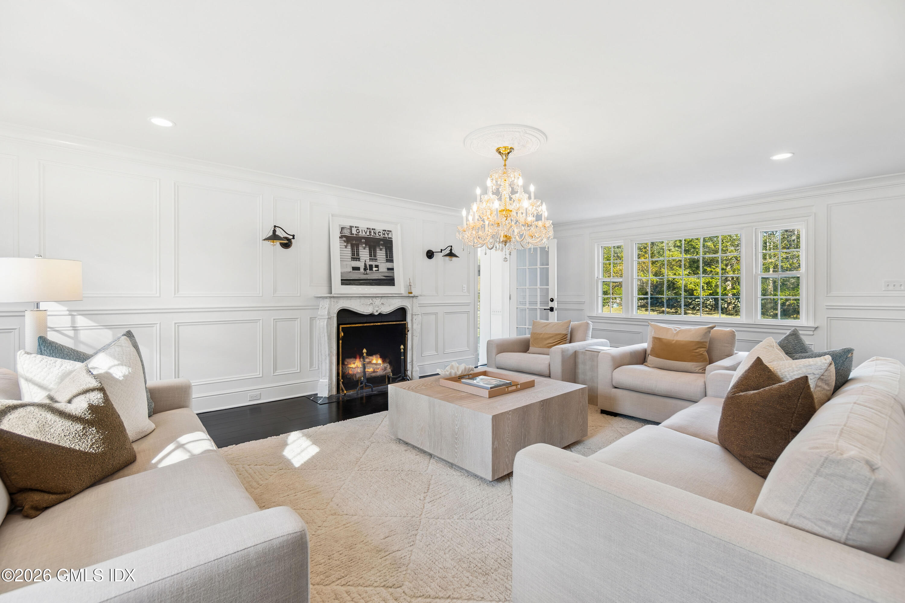 3 Konittekock Road Greenwich, CT 06831 - Photo 3 of 22 Living room