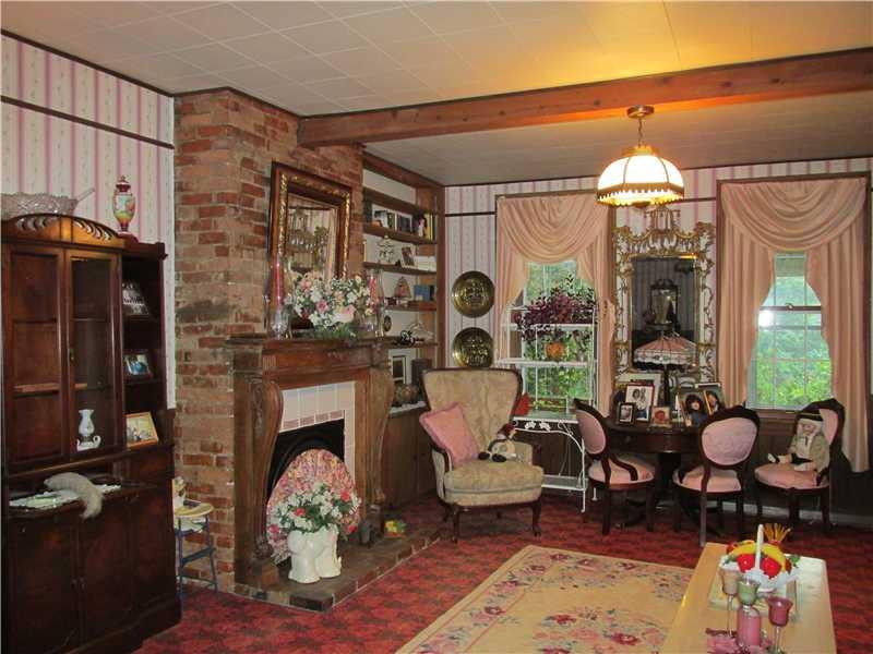 270 Dodds Road Butler, PA 16002 - Photo 11 of 25 Living Room.