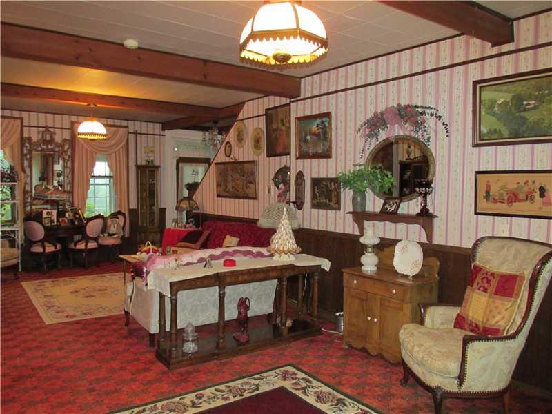 270 Dodds Road Butler, PA 16002 - Photo 13 of 25 Living Room.