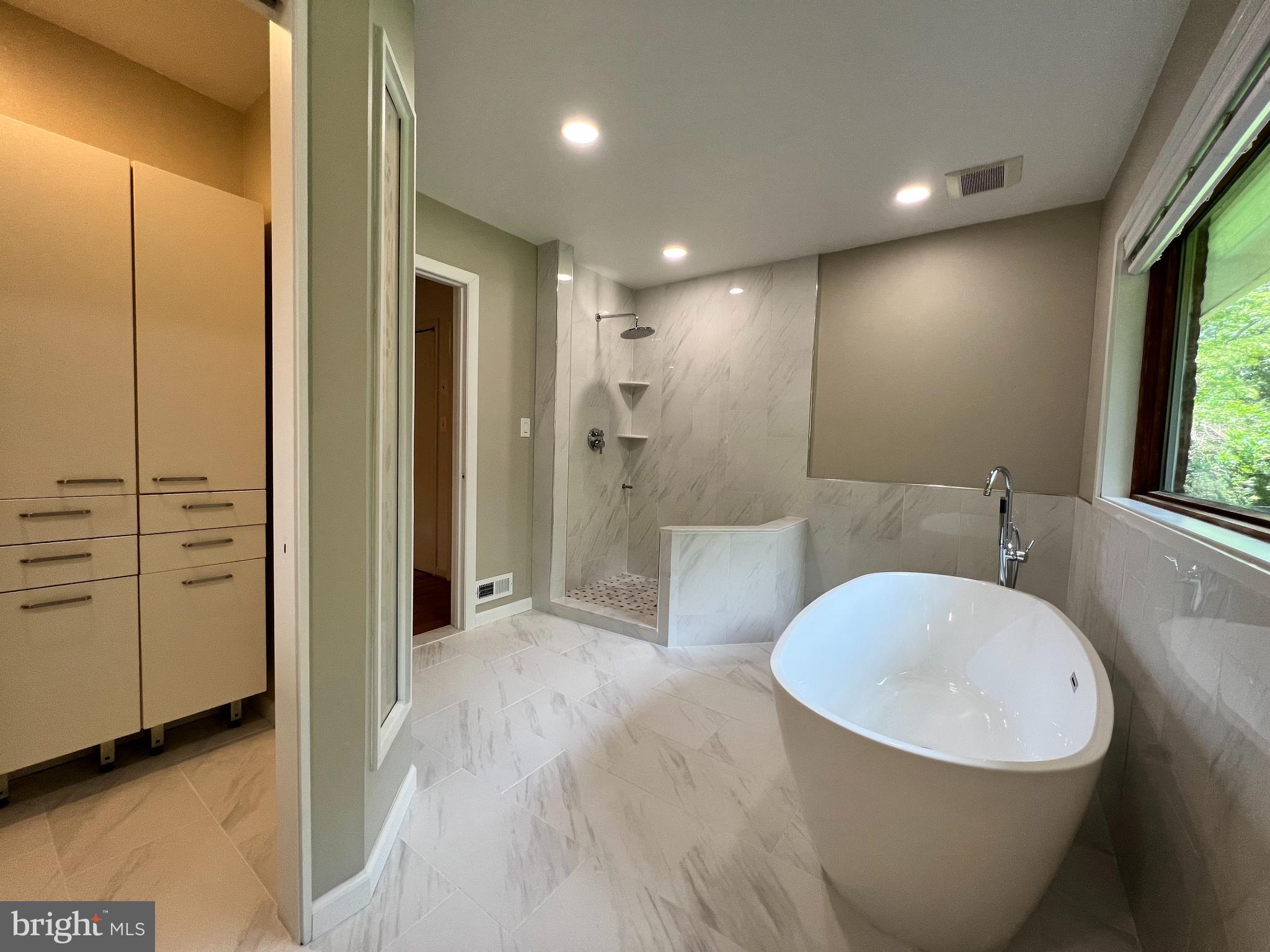 6710 Persimmon Tree Road Bethesda, MD 20817 - Photo 18 of 39 a bathroom with a sink and mirror