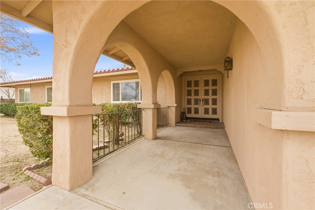 19629 Oneida Road Apple Valley, CA 92307 - Photo 3 of 37