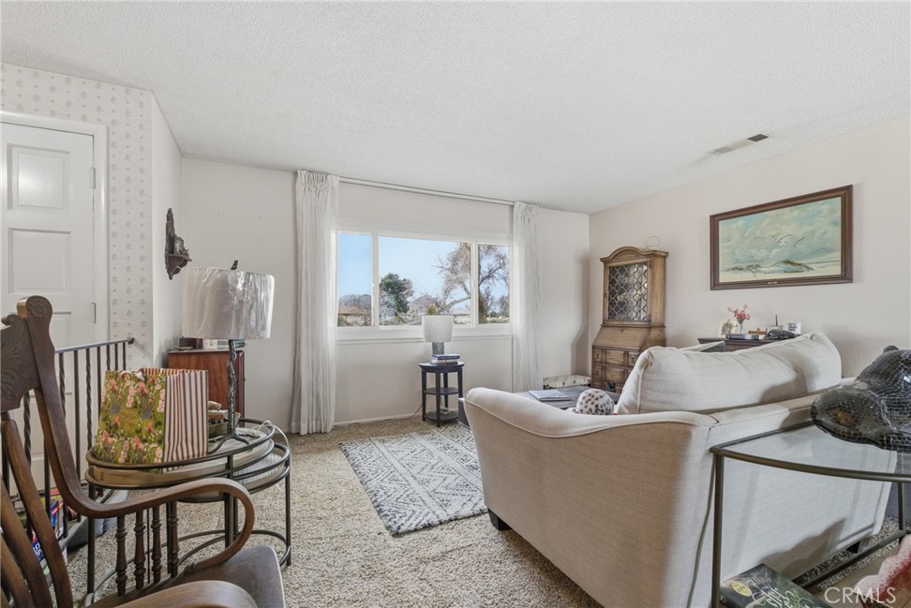 19629 Oneida Road Apple Valley, CA 92307 - Photo 5 of 37