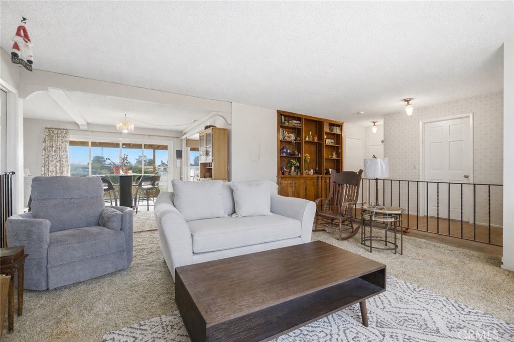 19629 Oneida Road Apple Valley, CA 92307 - Photo 6 of 37