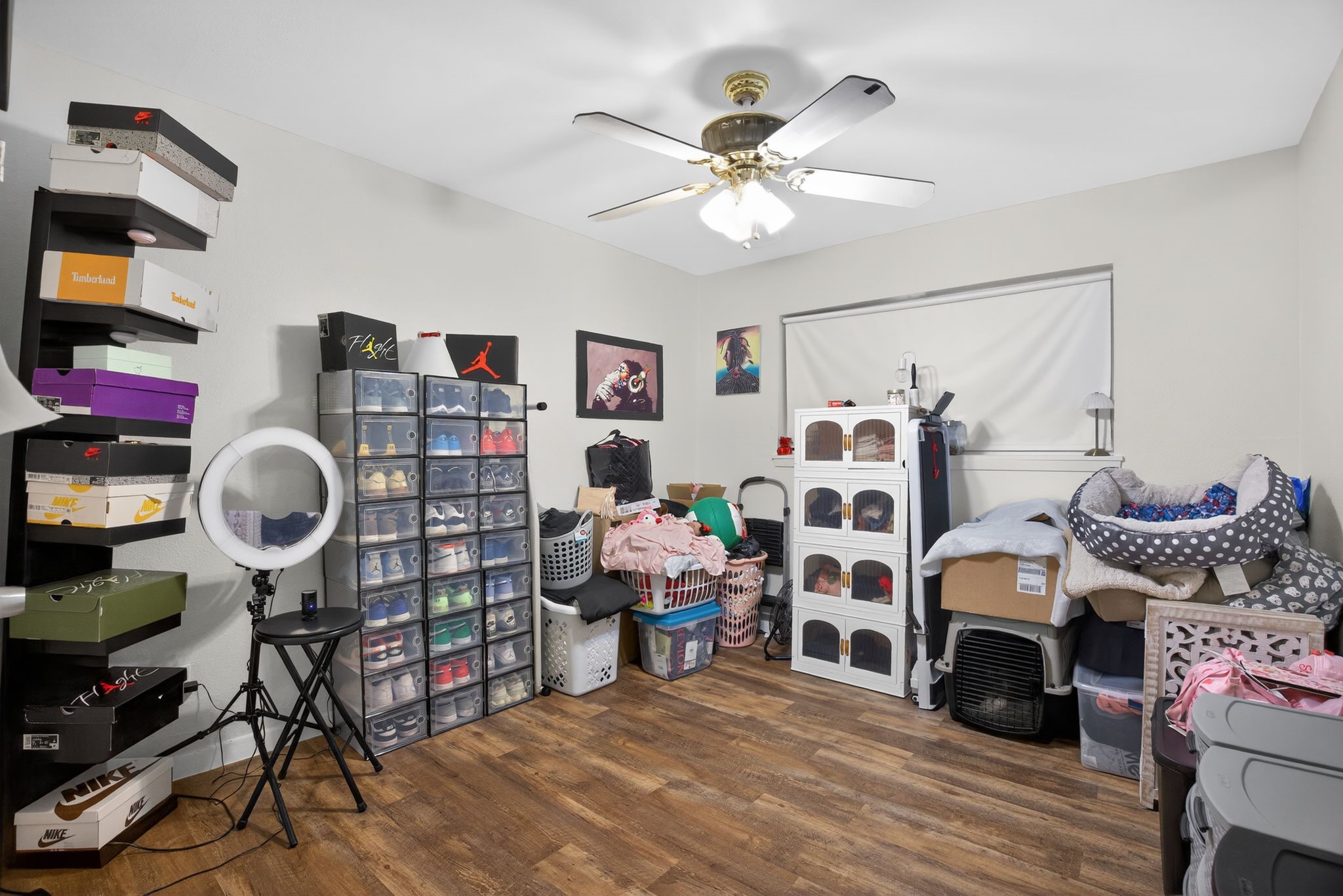 910 McLeary Street Houston, TX 77020 - Photo 14 of 23 a view of a workspace with furniture and toys