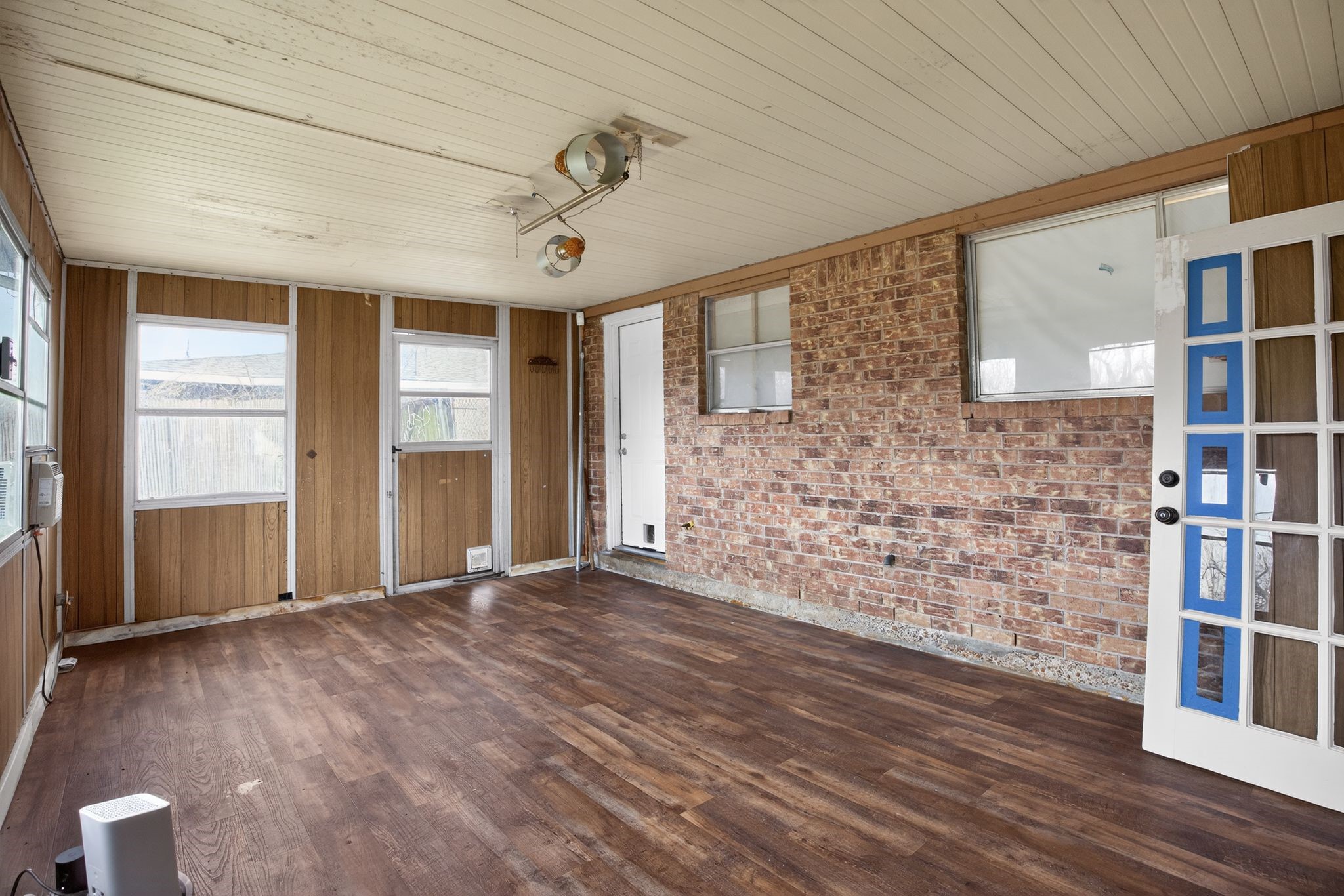 910 McLeary Street Houston, TX 77020 - Photo 18 of 23 a view of an empty room with a window