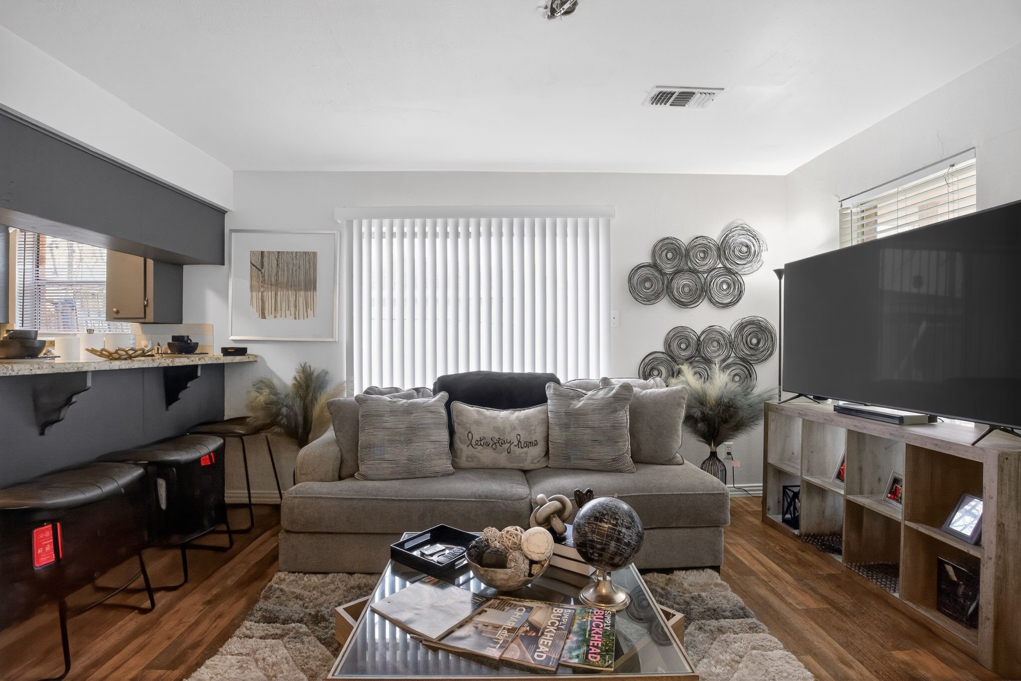 910 McLeary Street Houston, TX 77020 - Photo 2 of 23 a living room with furniture and a flat screen tv