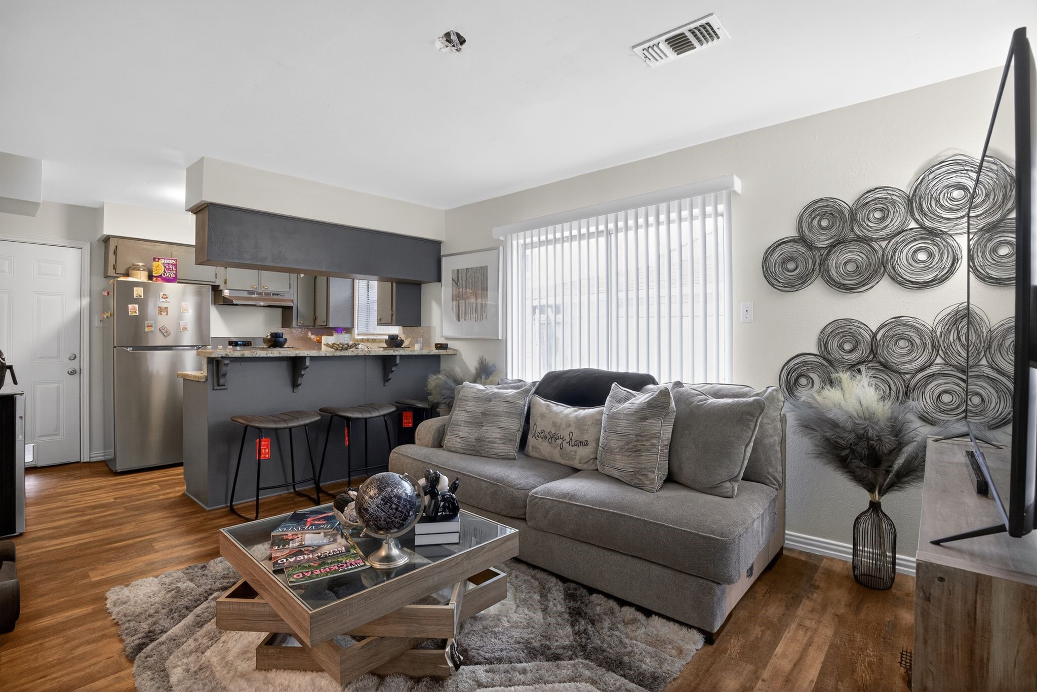 910 McLeary Street Houston, TX 77020 - Photo 3 of 23 a living room with furniture and a wooden floor