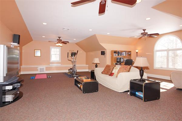 11 Hastings Road Weston, MA 02493 - Photo 17 of 27 Gallery Image 17