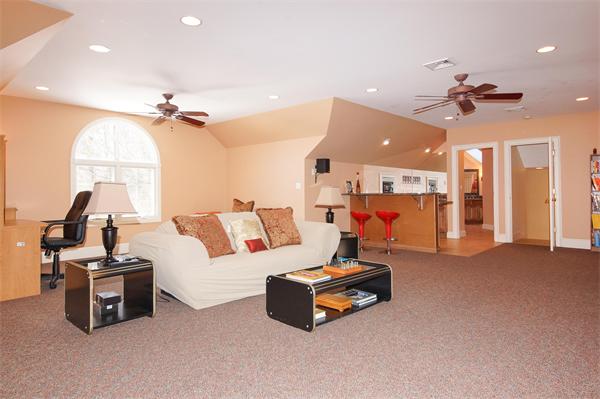 11 Hastings Road Weston, MA 02493 - Photo 18 of 27 Gallery Image 18