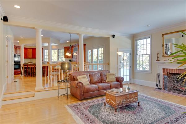 11 Hastings Road Weston, MA 02493 - Photo 4 of 27 Gallery Image 4