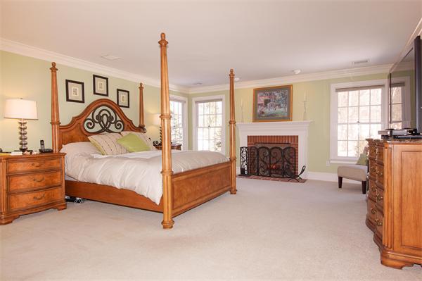 11 Hastings Road Weston, MA 02493 - Photo 10 of 27 Gallery Image 10