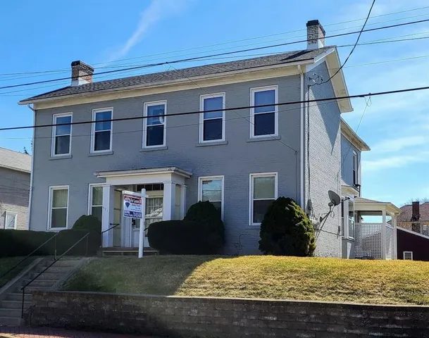 $725 | 901 5th Street, Unit 3, Beaver, PA 15009