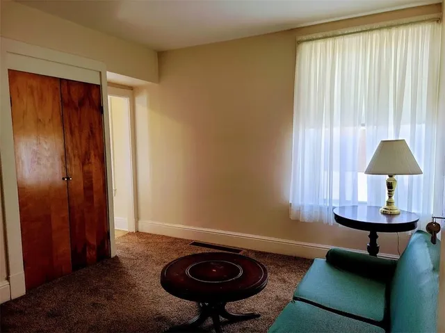 $725 | 901 5th Street, Unit 3, Beaver, PA 15009