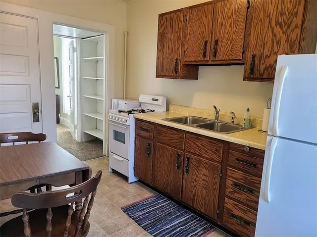 $725 | 901 5th Street, Unit 3, Beaver, PA 15009