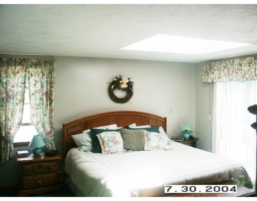 14 Sandra Road Walpole, MA 02032 - Photo 4 of 5 Gallery Image 4