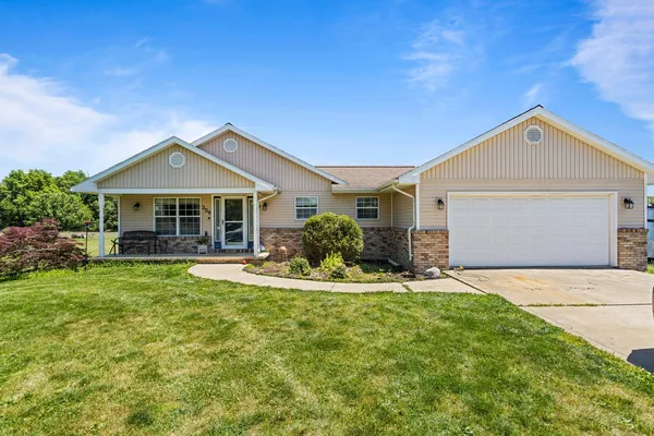 $220,000 | 309 South High Street, Fairmount, IL 61841