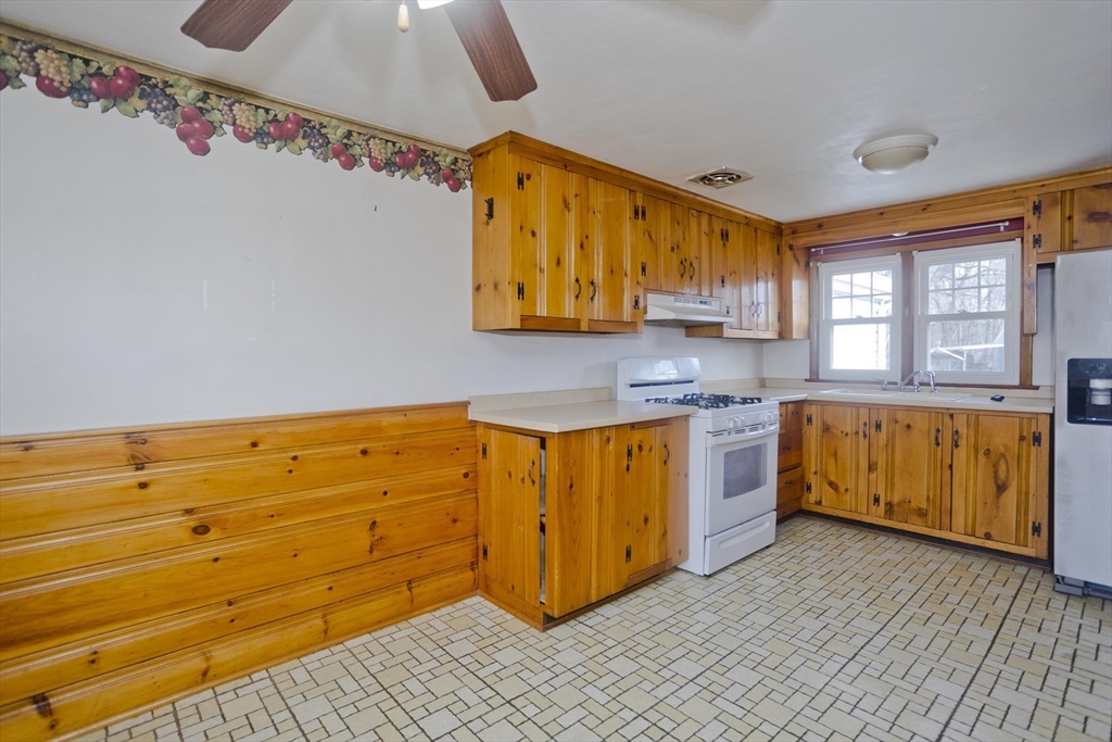185 East Street Springfield, MA 01104 - Photo 4 of 25