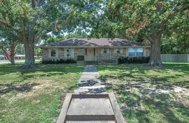 $1,700 | 439 Main, Van, TX 75790