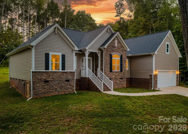 $469,999 | 4903 Rio De Luna, Hickory, NC 28601