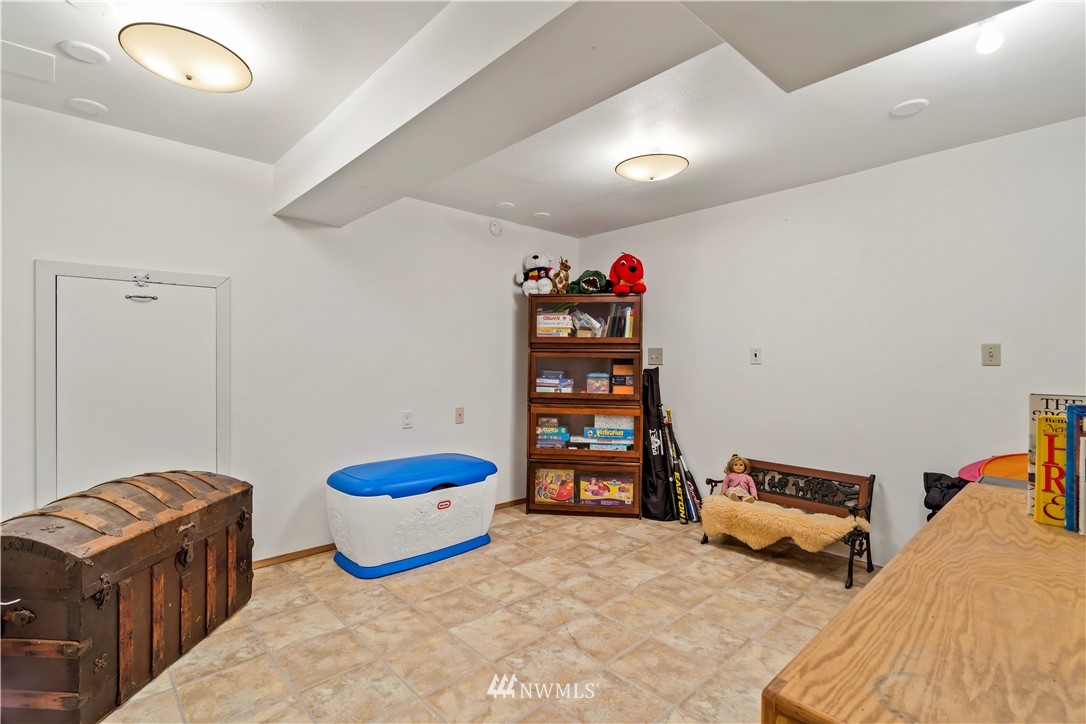 10219 Northeast 200th Street Bothell, WA 98011 - Photo 21 of 25 Gallery Image 21