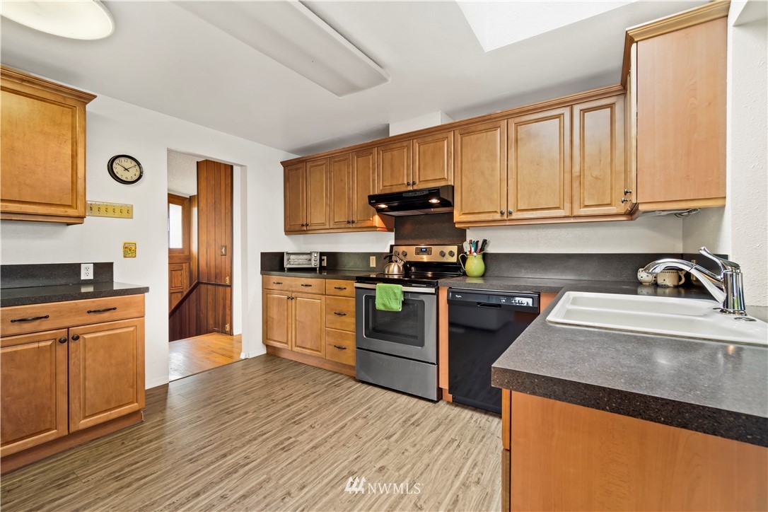 10219 Northeast 200th Street Bothell, WA 98011 - Photo 7 of 25 Gallery Image 7