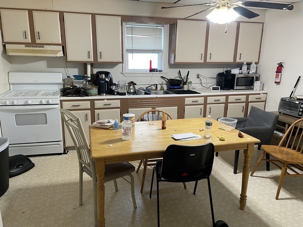 206 Buffinton Street Fall River, MA 02721 - Photo 11 of 38