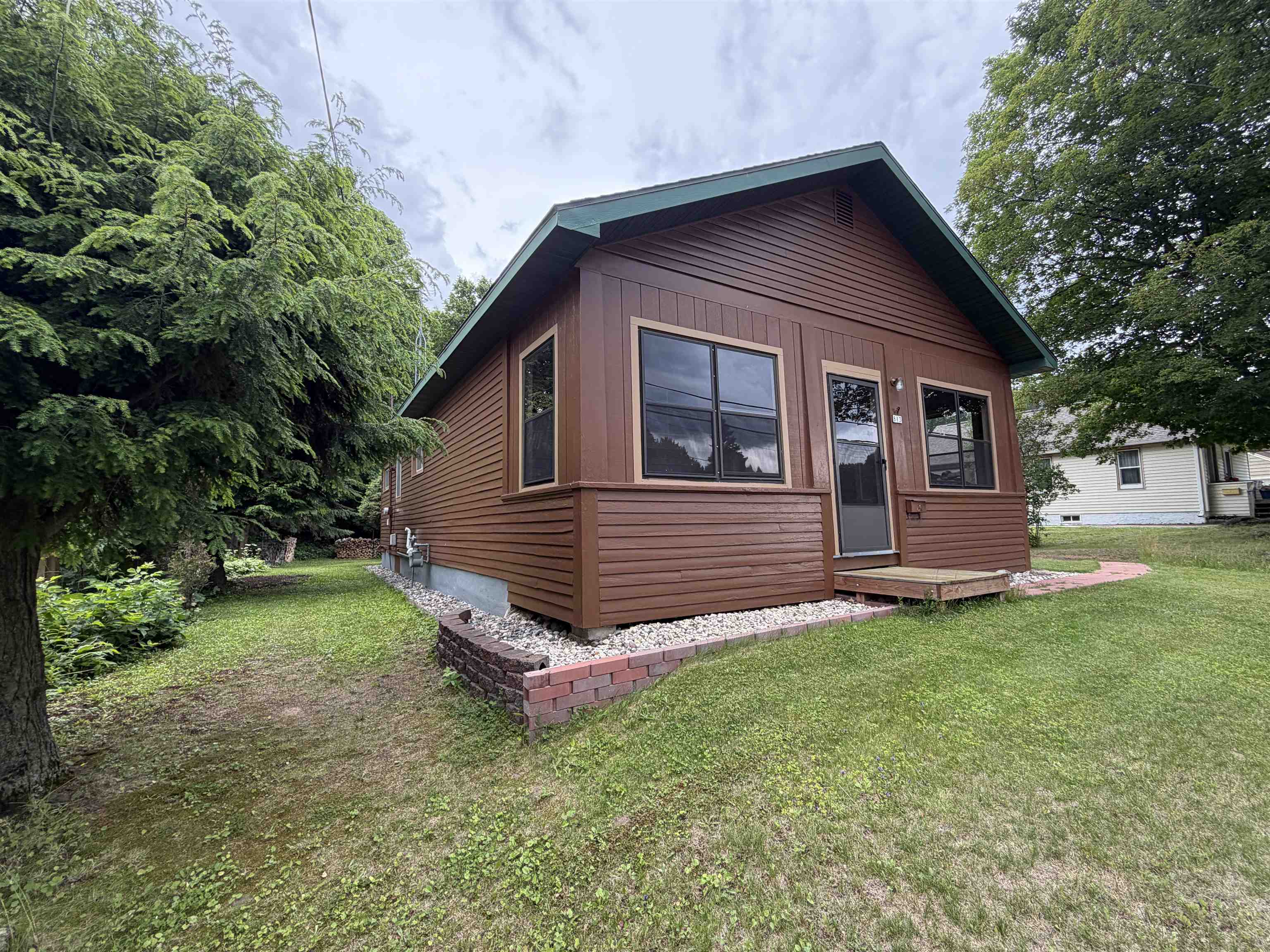 813 Balsam Street Rhinelander, WI 54501 - Photo 3 of 29