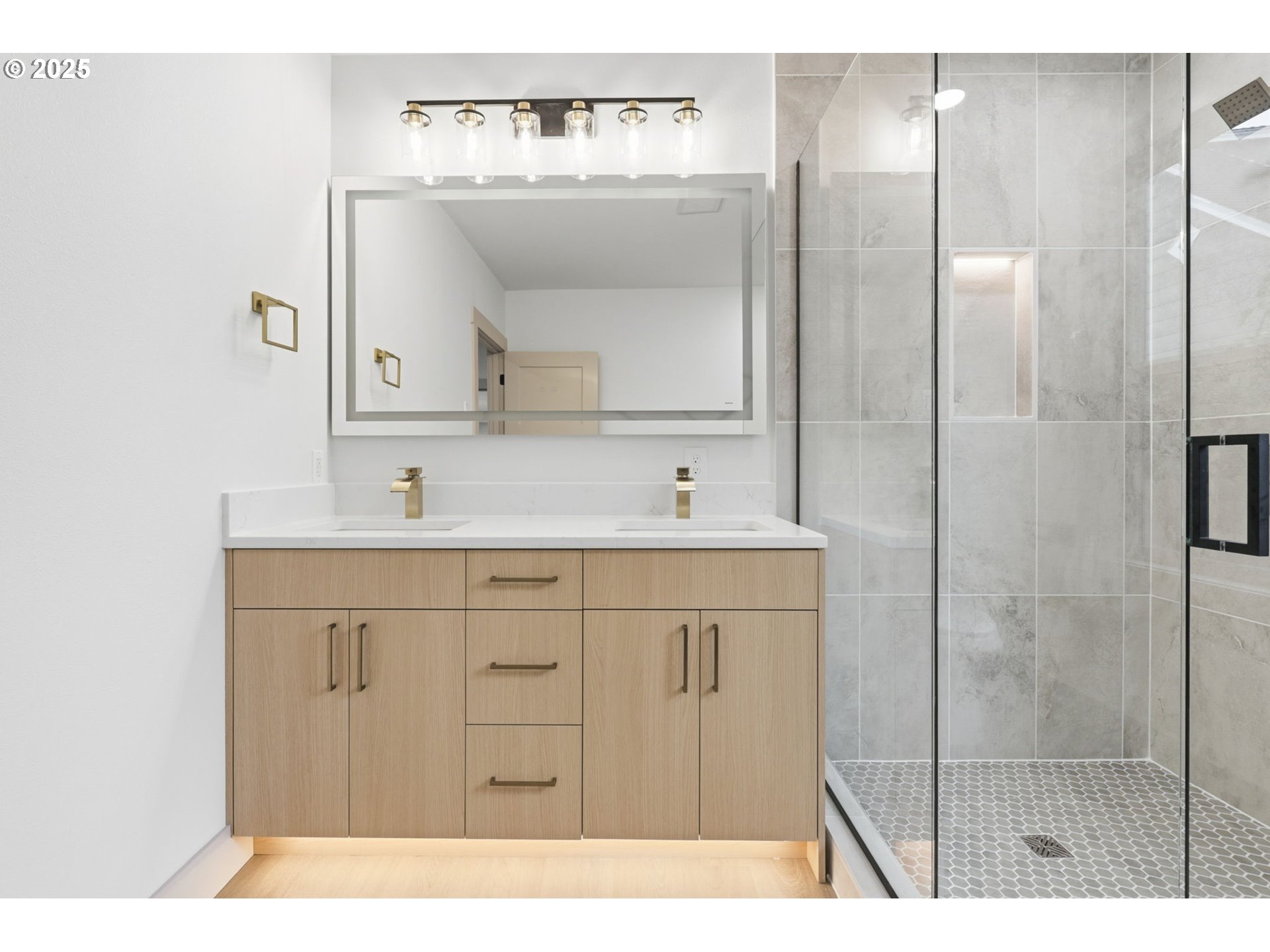 437 Northeast Fargo Street Portland, OR 97212 - Photo 19 of 38