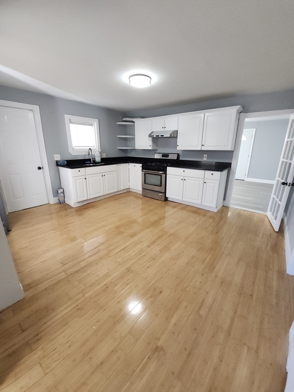 137 Cobb Street Springfield, MA 01119 - Photo 11 of 28