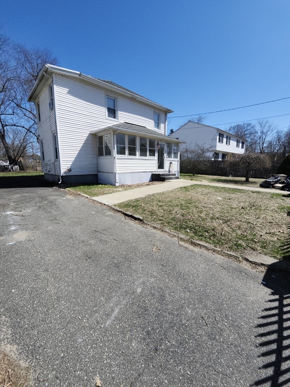 137 Cobb Street Springfield, MA 01119 - Photo 2 of 28