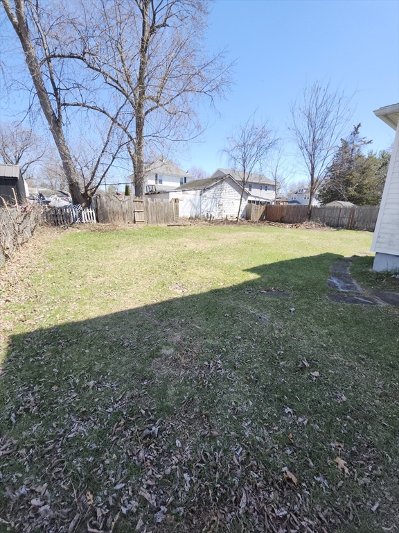 137 Cobb Street Springfield, MA 01119 - Photo 28 of 28