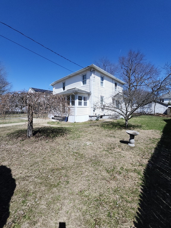 137 Cobb Street Springfield, MA 01119 - Photo 3 of 28