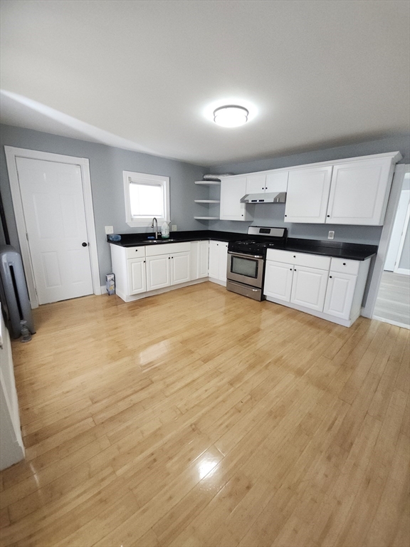 137 Cobb Street Springfield, MA 01119 - Photo 10 of 28