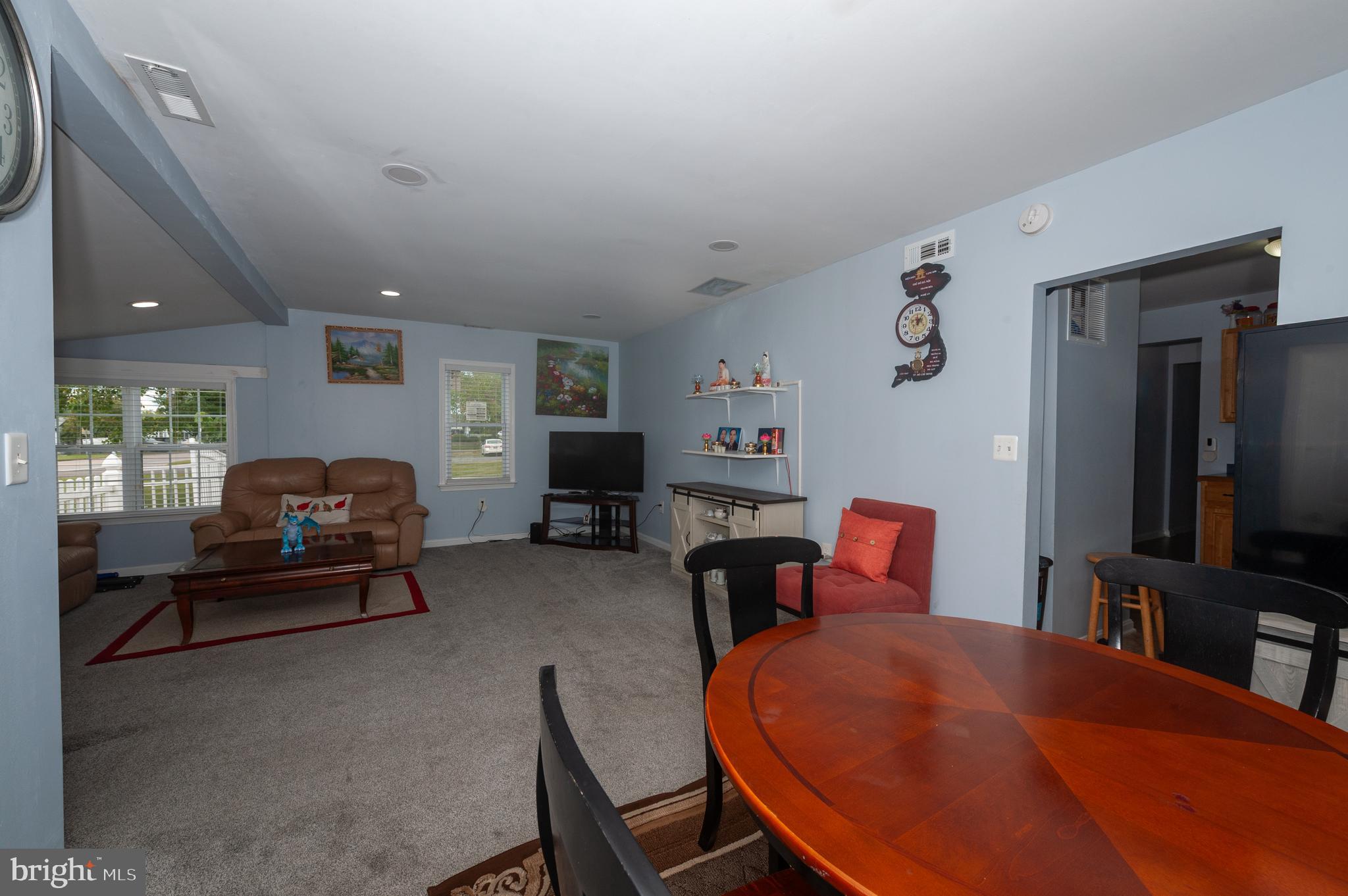 3729 Main Street Grasonville, MD 21638 - Photo 13 of 30 a workspace with furniture