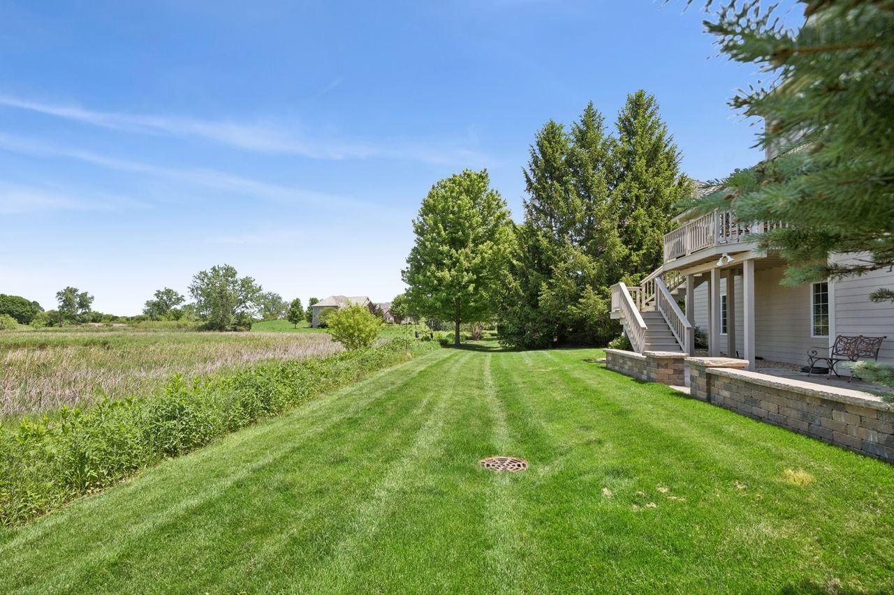 1029 Ridgeview Drive Inverness, IL 60010 - Photo 53 of 58 a view of a backyard with a garden and entertaining space