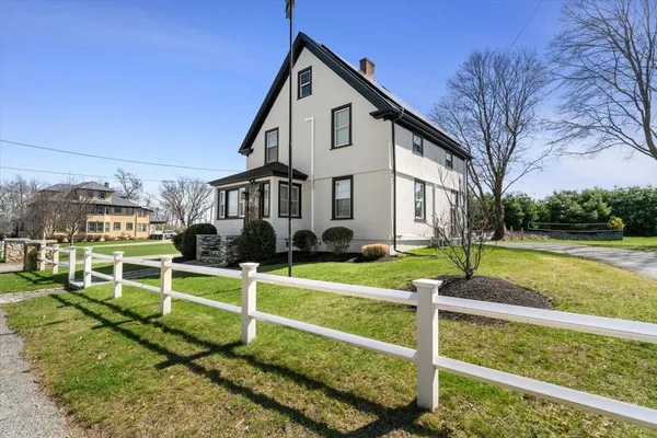 $627,900 | 65 Milford Street, Mendon, MA 01756