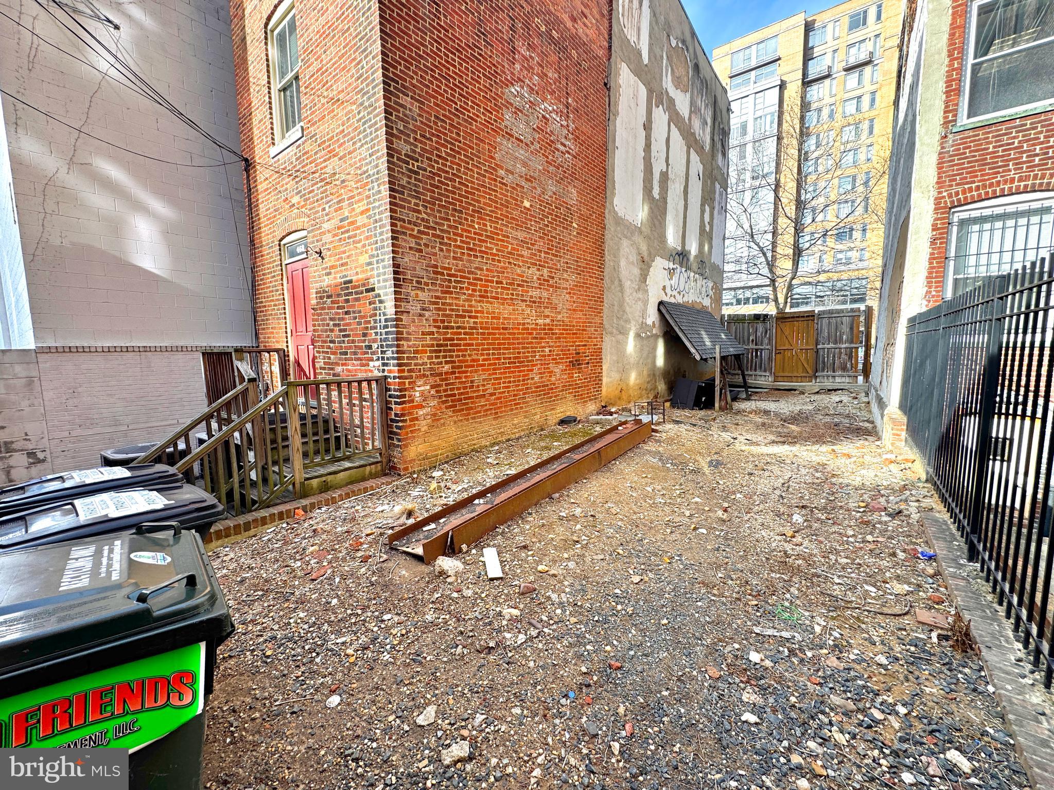 466 K Street Northwest Washington, DC 20001 - Photo 5 of 14 a view of a backyard with sitting area