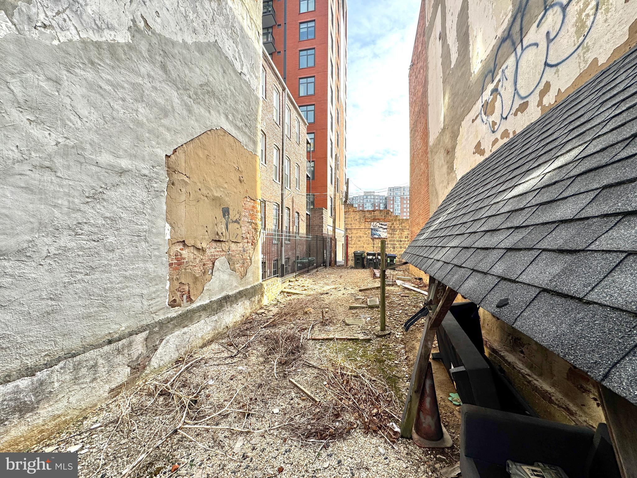 466 K Street Northwest Washington, DC 20001 - Photo 9 of 14 a view of a backyard with sitting area