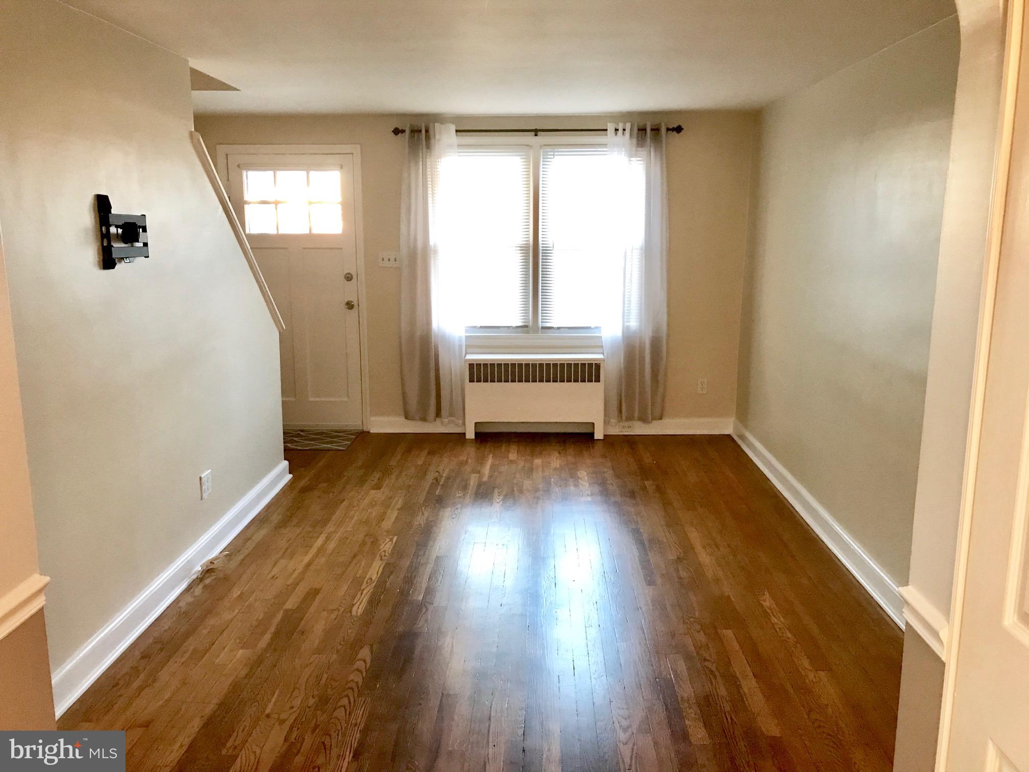 3735 Clarenell Road Baltimore, MD 21229 - Photo 3 of 17 Living room