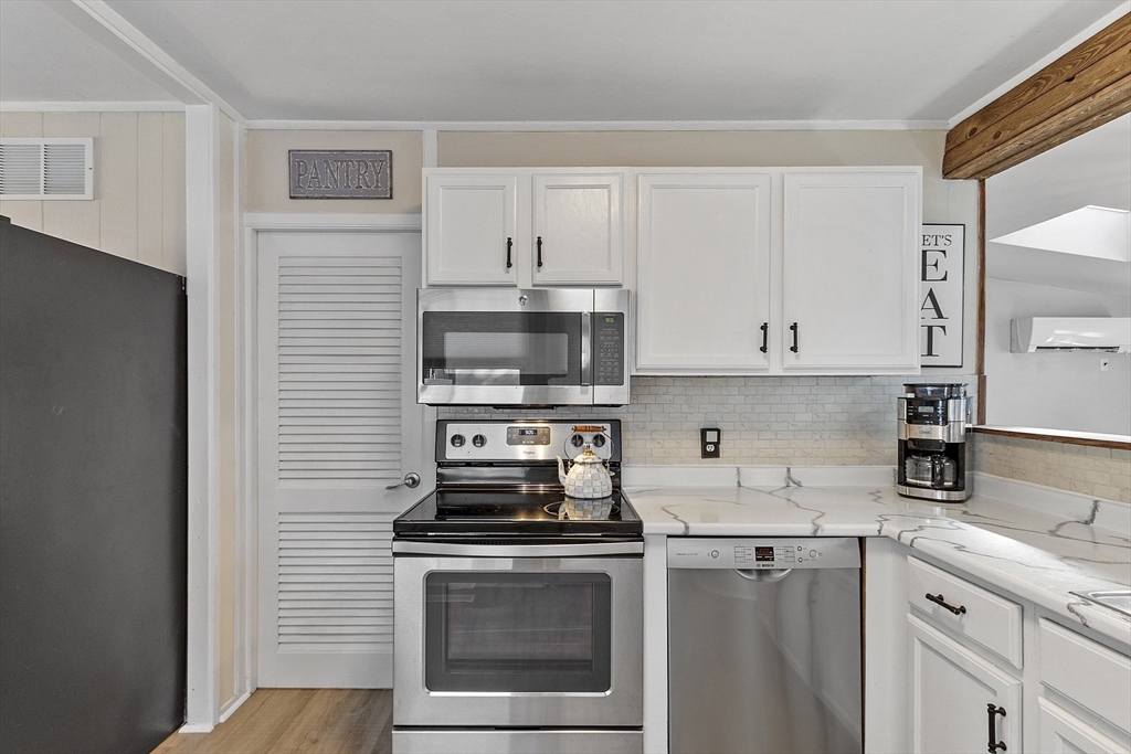 7 Greenwood Road Northborough, MA 01532 - Photo 9 of 42 Gallery Image 9