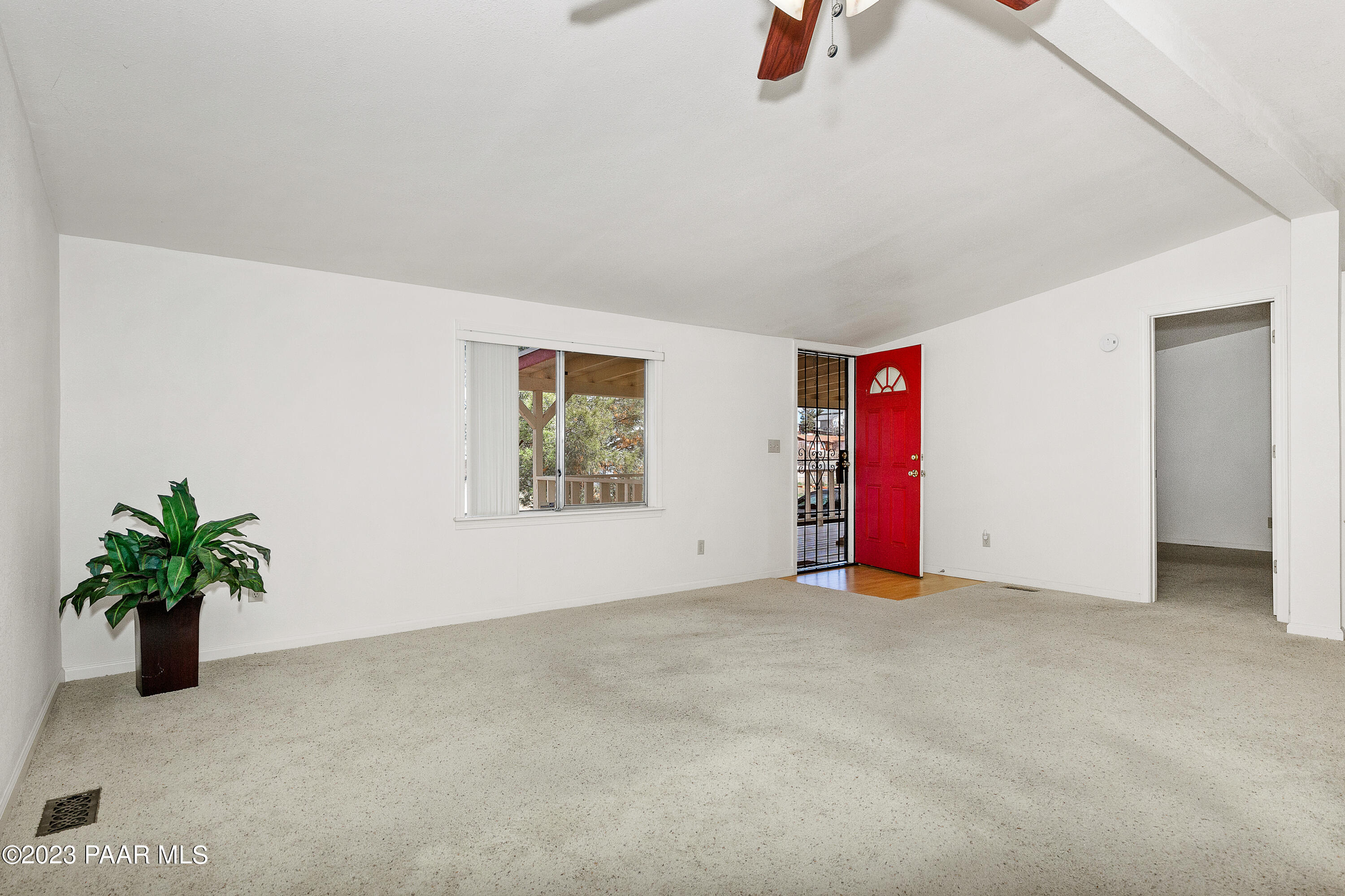 17545 East Bob White Road Mayer, AZ 86333 - Photo 3 of 19 Living Room