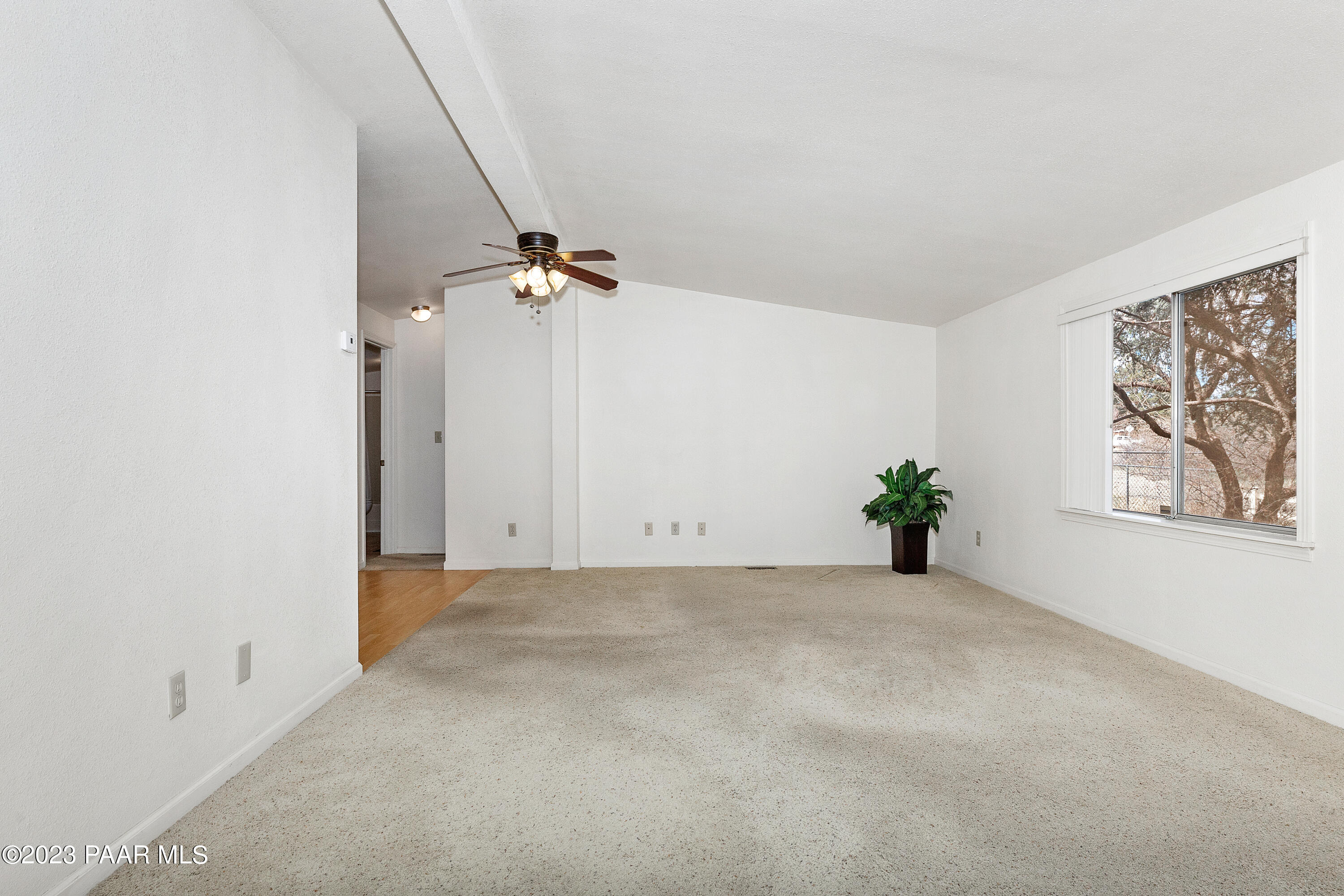 17545 East Bob White Road Mayer, AZ 86333 - Photo 4 of 19 Living Room