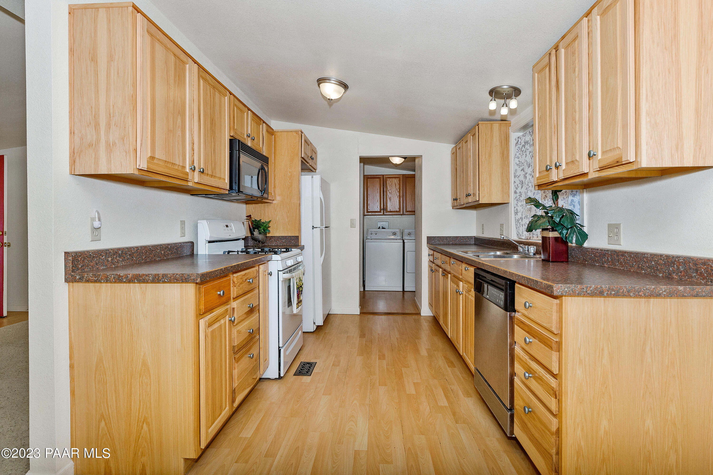 17545 East Bob White Road Mayer, AZ 86333 - Photo 5 of 19 Kitchen