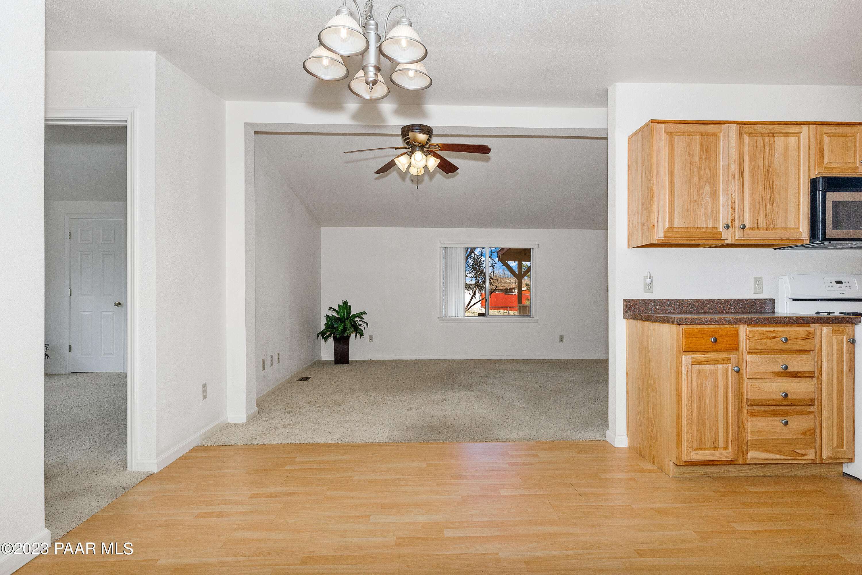 17545 East Bob White Road Mayer, AZ 86333 - Photo 6 of 19 Dining Area