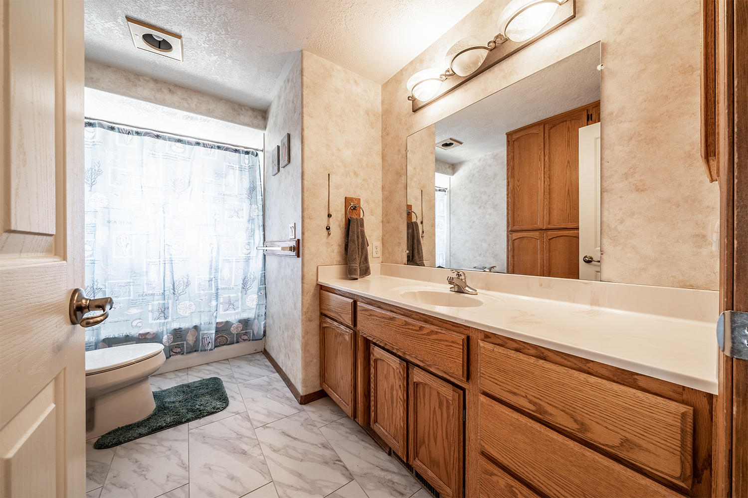 2628 Beebe Road Central Point, OR 97502 - Photo 19 of 27 a spacious bathroom with a double vanity sink a mirror and a bathtub