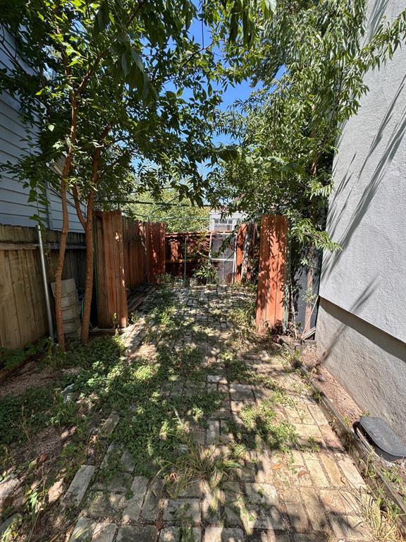 201 West 33rd Street, Unit B Austin, TX 78705 - Photo 27 of 27 a backyard of a house with lots of green space